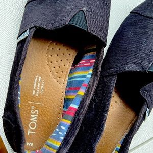 Toms